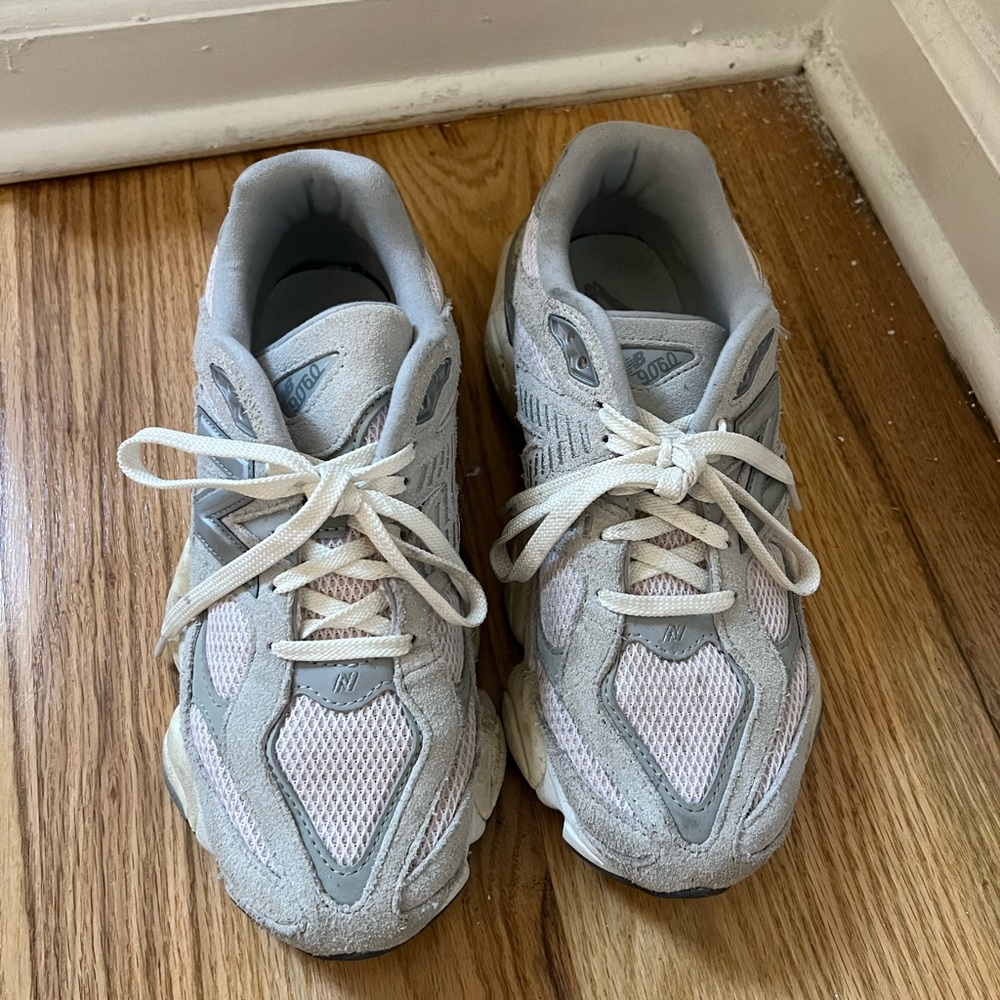New Balance Light Gray and Light Purple Sneakers 9060